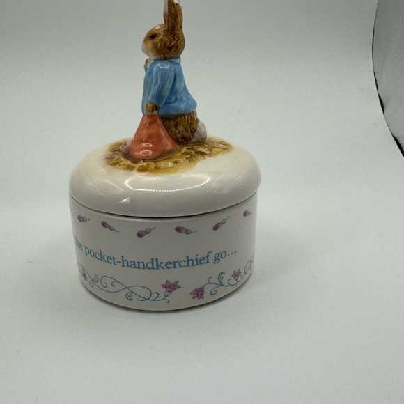 1992 Schmid Beatrix Potter Peter Rabbit Ceramic Trinket Box w/ Lid - Picture 3 of 12